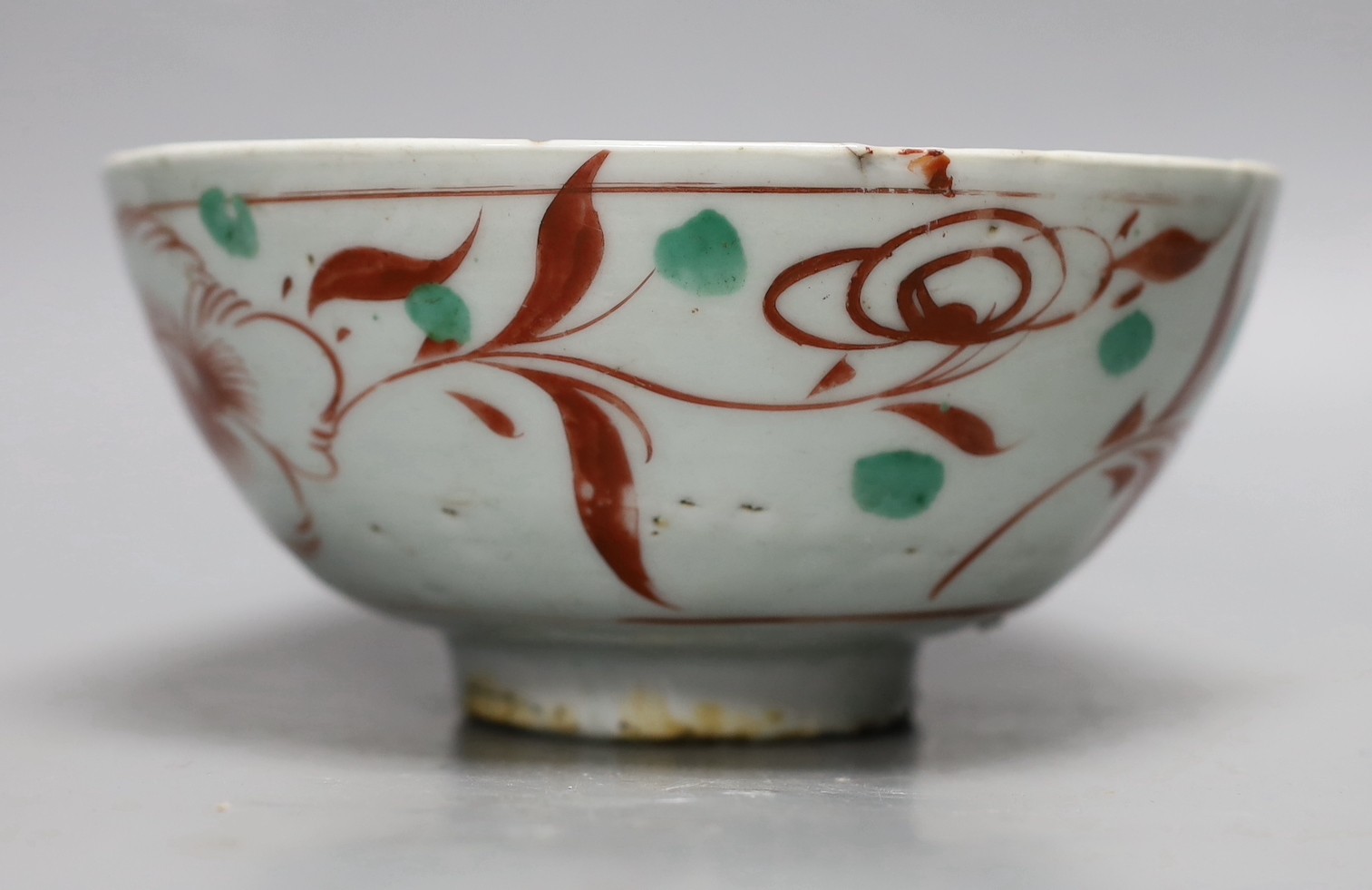 A Chinese Swatow enamelled bowl, Zhangzhou kilns, 17th century, 19.5cms diameter